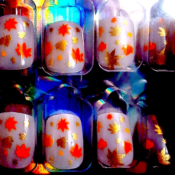 NIB Morily Fall Maple Leaf Press-On Nails - Picture 1 of 4